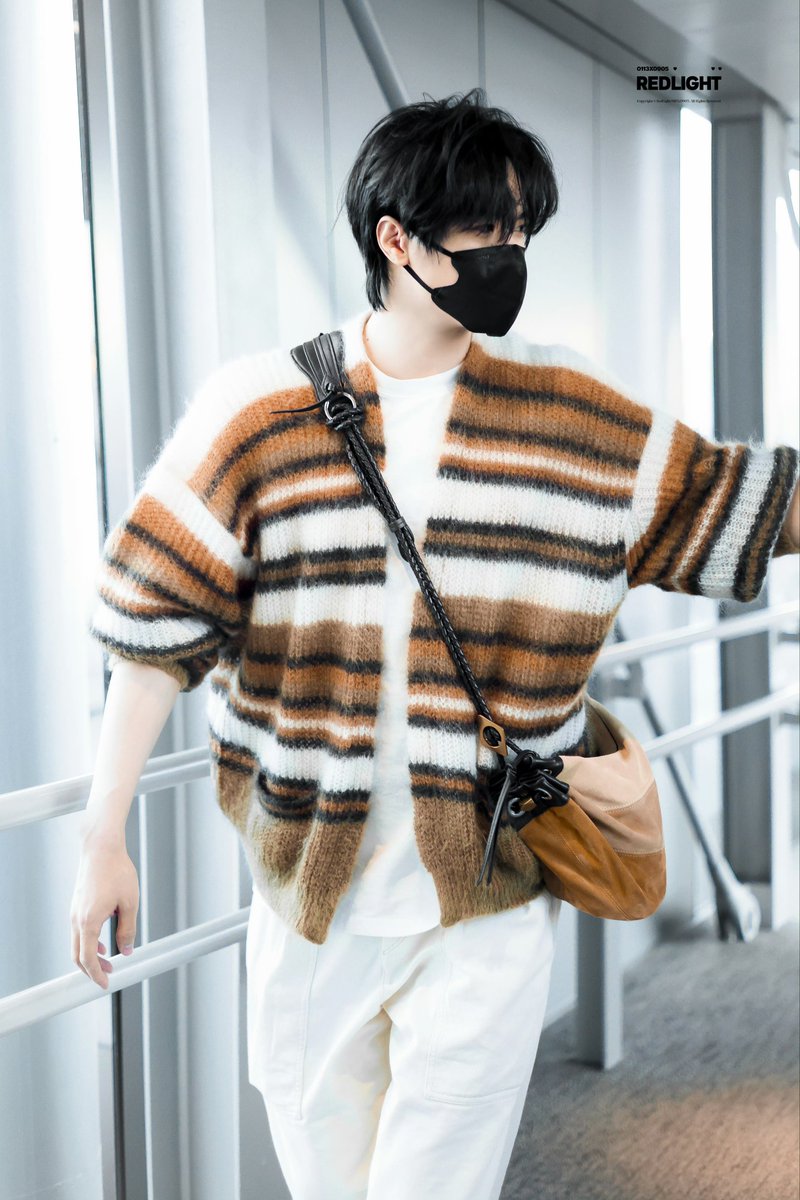 #ZhanXuan #展轩 safely arrived in 🇫🇷🛬 redlight jie is so fast!!!