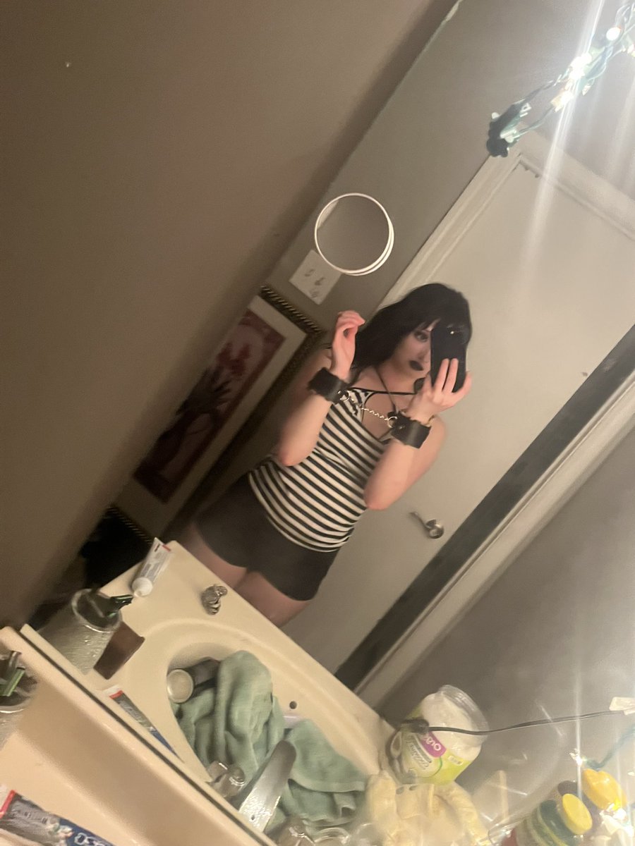 blairlovwu's tweet photo. What would u do with me ? https://t.co/CEMqbZ3HqR