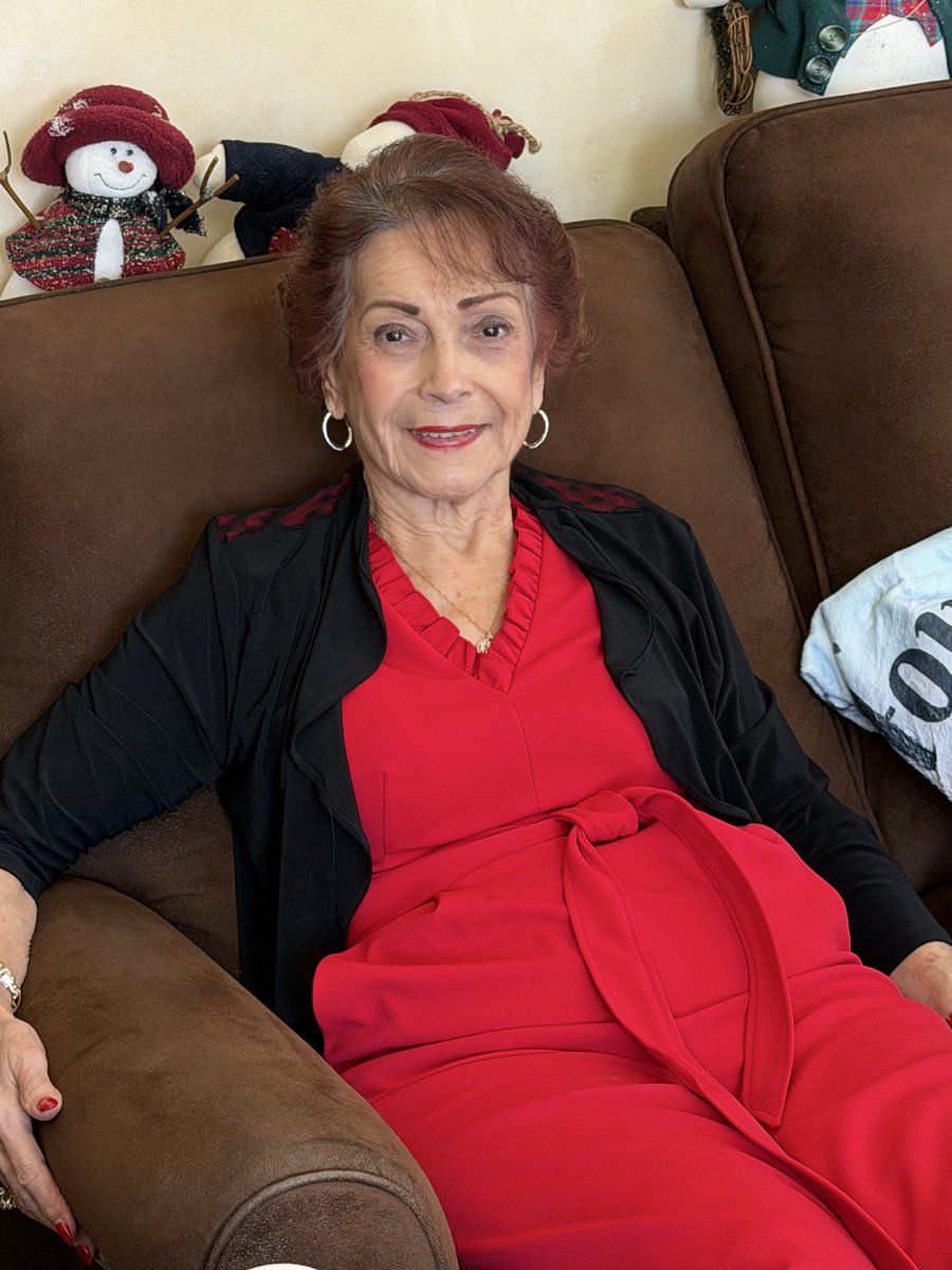 Pantheos05's tweet photo. My gorgeous 80yr. Mom puts on a full face of makeup along with her skin care each day
@sephora @ShopSPG 
Staff rejected her 2x, when she ask for help, looking for a new blush since her fav was no longer carried. 2 employees  just walked away from her . https://t.co/vp0BHpyQqi