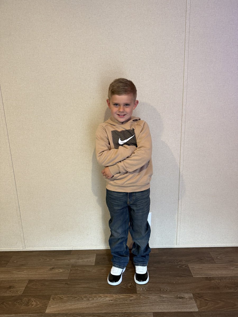 JT_Till7's tweet photo. Baker said he wanted to show Mrs. @PrettyGirlCaty his “drip” and to tell her he loved her! This boy is definitely mine. He loves his Jordans 🤣🤞🏼
Copy & Paste
#OurBoy #BigBake https://t.co/7TgXP5xKJx
