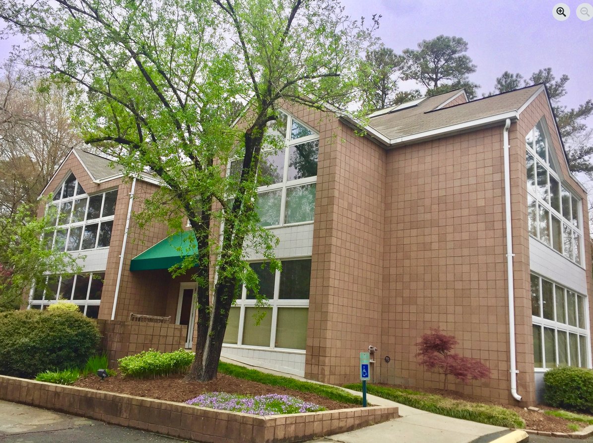 WorkCornerstone's tweet photo. Large office suite in #ChapelHill now available. Light-filled, private, on the bus line, and right next to the YMCA. So close to I40, 15/501 and Hwy 54 too.

Inquire today! Ask about the spring move-in special!

https://t.co/6r3VpmpCbf

#OfficeSuiteInChapelHillNowAvailable https://t.co/btQoC80oyW