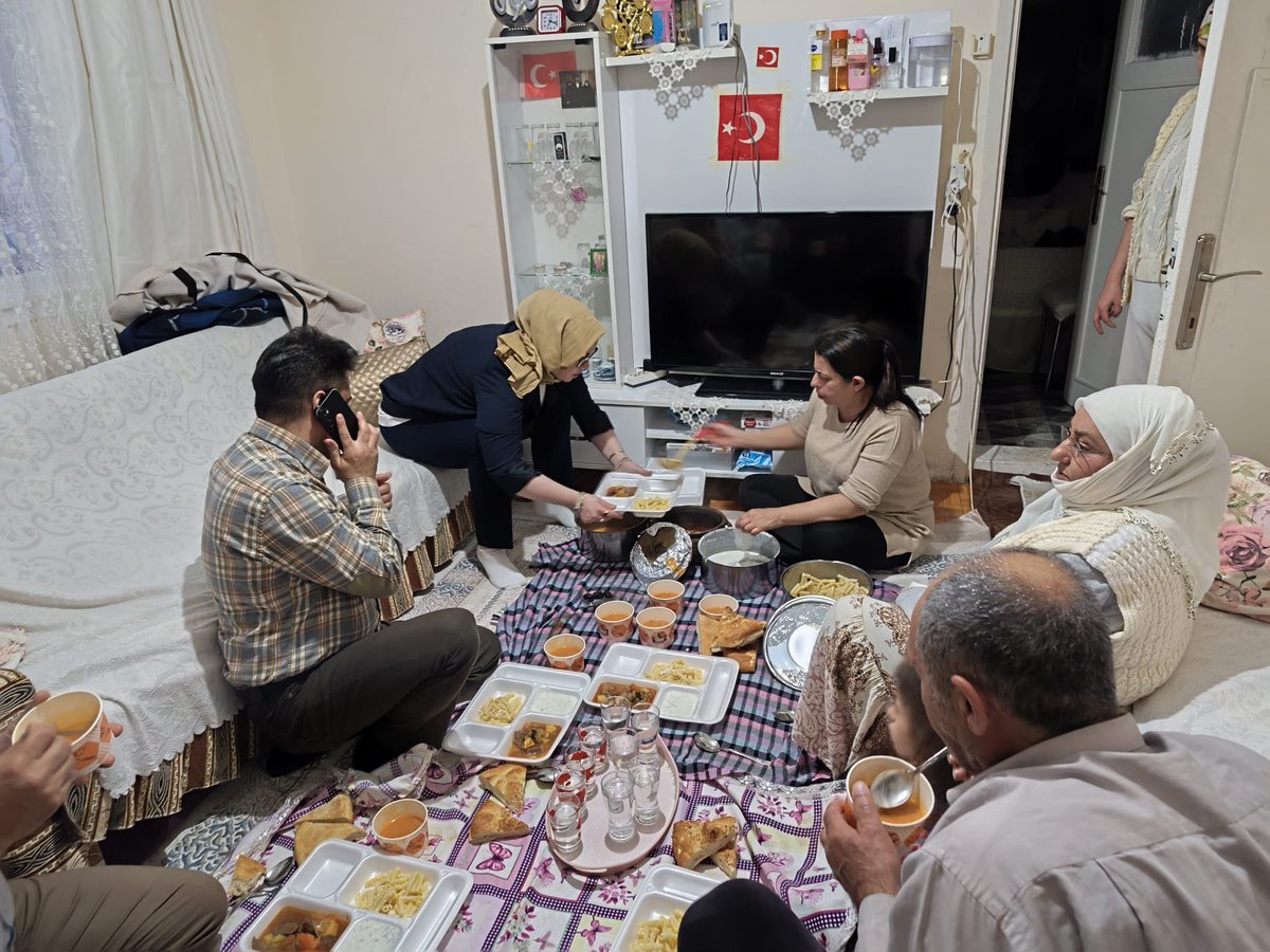 📍Cengizhan Mahallesi 

İl Başkan Yardımcımız Sn. <a href="/grgnsra/">EsraGaragonEtlik🇹🇷🇧🇦 🇵🇸</a> ,
İlçe Başkan Yardımcımız Sn. <a href="/suleymandlklc/">Süleyman DALKILIÇ</a> ,İl yönetim kurulu üyesi Sn. Fatih Keleş, ilçe yöneticilerimiz ve mahalle başkanımız iftarda Mahalle sakinlerinden Necati Çimen bey ve ailesine misafir oldular.