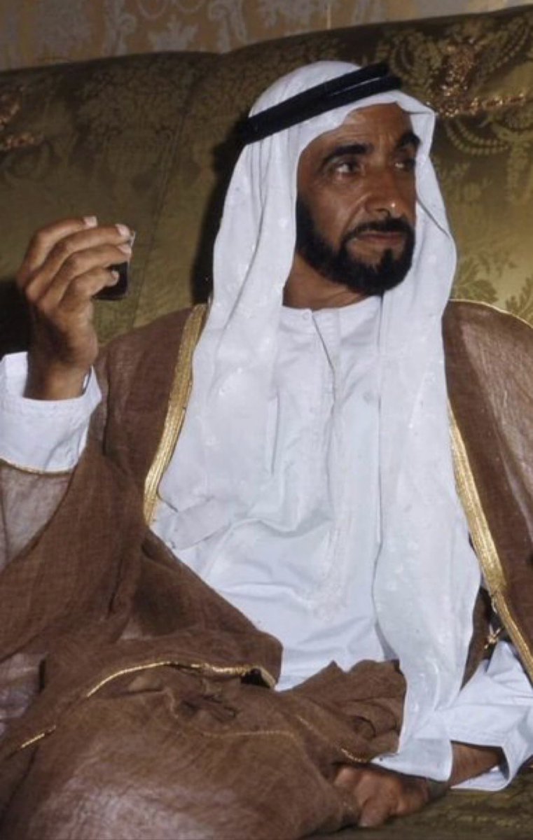 ckc_8's tweet photo. كفّ زايد ماتربّي غير فرسان وصقوّر ⚔️ 🇦🇪 https://t.co/efZZpyGzy4