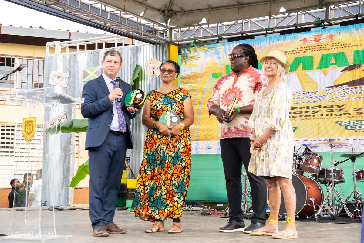 Jamaica Library Service tweet media