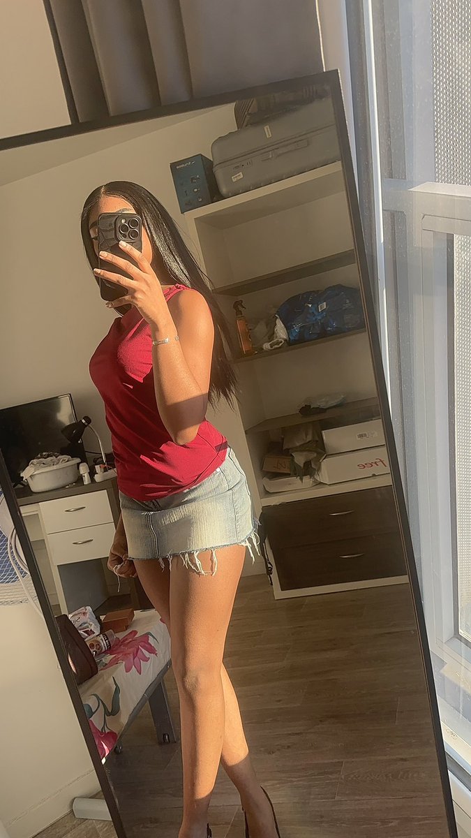 outfit per stasera feat. camera sottoquadro💋