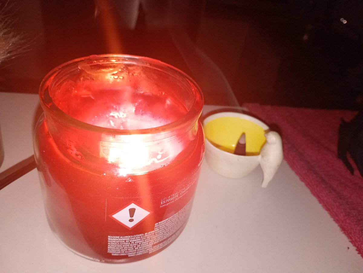 MarkDABond's tweet image. {Collapses on side. 

Eyes roll into back of head.

Smiles.}

I just created India.

Scents of Rose Candle combined
With Incense pervade every nostril.

At first I thought ~ why are you song this??

Then I released.

It's just like #India.

It's like mixing your #vapes!