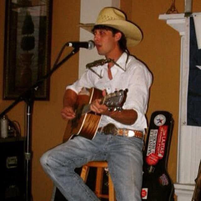 galleywinter's tweet photo. There used to be a young rodeo cowboy who would show up anywhere that had an open mic. He had one song. But it was good. He knew it. 25 yrs ago you could find him all over playing that song. 

Eventually he wrote more good songs. 

Ryan Bingham. This is Texas Music. https://t.co/mBvoLe8Sgi