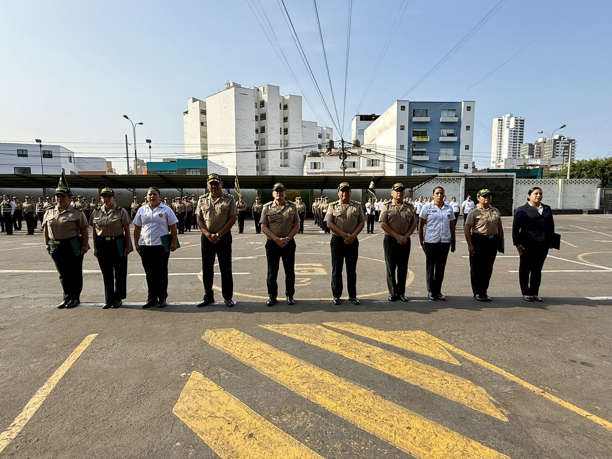 DIRCRIPNP's tweet photo. En la semana por el Día de la Mujer, este 02 de marzo la Dirección de Criminalística realizó el Lunes Patriótico 🇵🇪

Reconocimos a dos peritos como Policías del Mes por su destacada e impecable labor 🔍⚖️

👏 Resaltamos el valioso aporte de la mujer en la labor criminalística. https://t.co/wDXwqoGARG