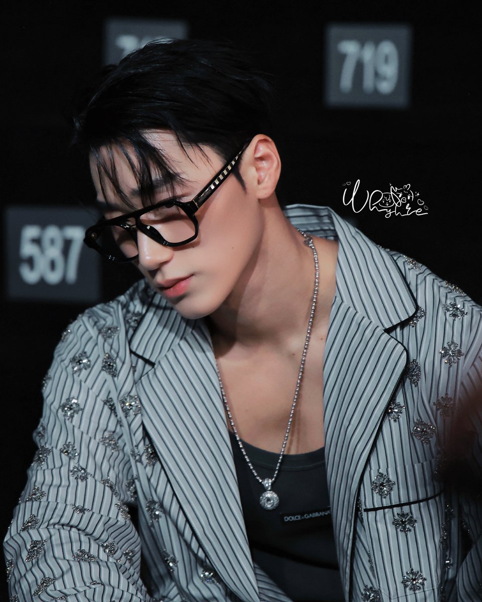 𝕎𝕙𝕪 𝕐𝕦 ℍ𝕖𝕣𝕖 𝕦._.𝕦🐶 tweet media