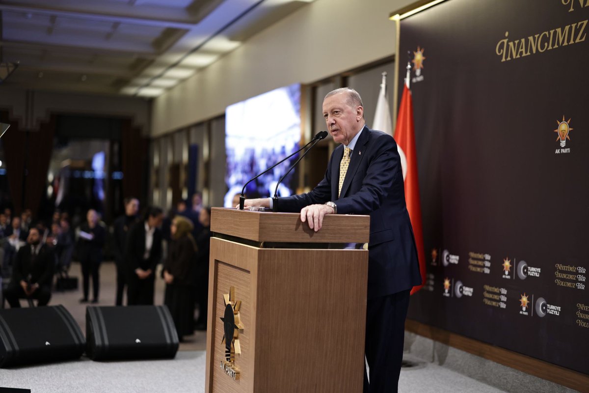 efkanala's tweet photo. 📍 AK Parti Genel Merkezi

Genel Başkanımız ve Cumhurbaşkanımızın teşrifleriyle MKYK Üyeleri, Parti Kurulları, Ankara İl Teşkilatı ve İlçe Başkanları ile iftar programımızı gerçekleştirdik. https://t.co/fDNiKqgnSO