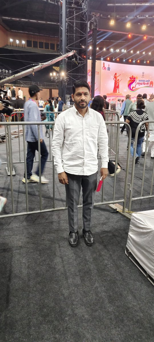 DHANANJAY MISHRA(मोदी का परिवार) tweet media