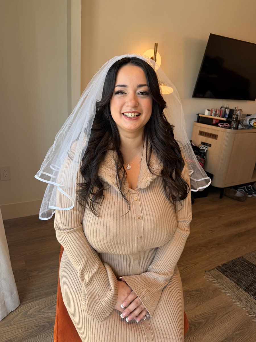 glamsquad702's tweet photo. 🫰🏽🫰🏽Natural makeup is to look more elegant🫰🏽🫰🏽

#VegasBride #VegasEvents #OnSetGlam
#HairAndMakeup #BeautyTeam #BridalBeauty
#VegasLite
#GlamSquad702
#GS702 https://t.co/lg7GQl6QNK