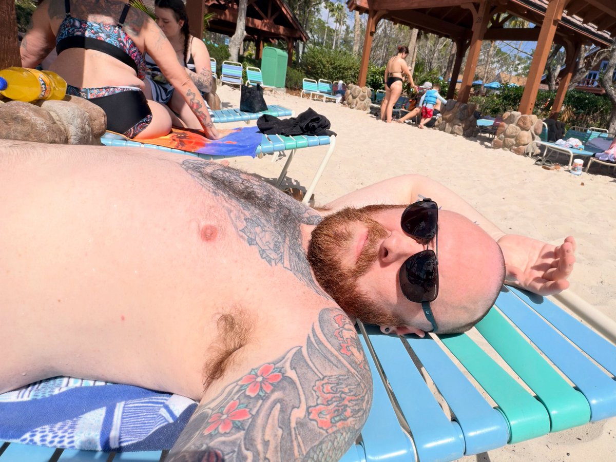 HRHStumpy's tweet photo. Blizzard beach day yesterday which means I’m spending today cosplaying as Mr krabs cuz I got sunburnt lol https://t.co/5Mvk6xa0BK