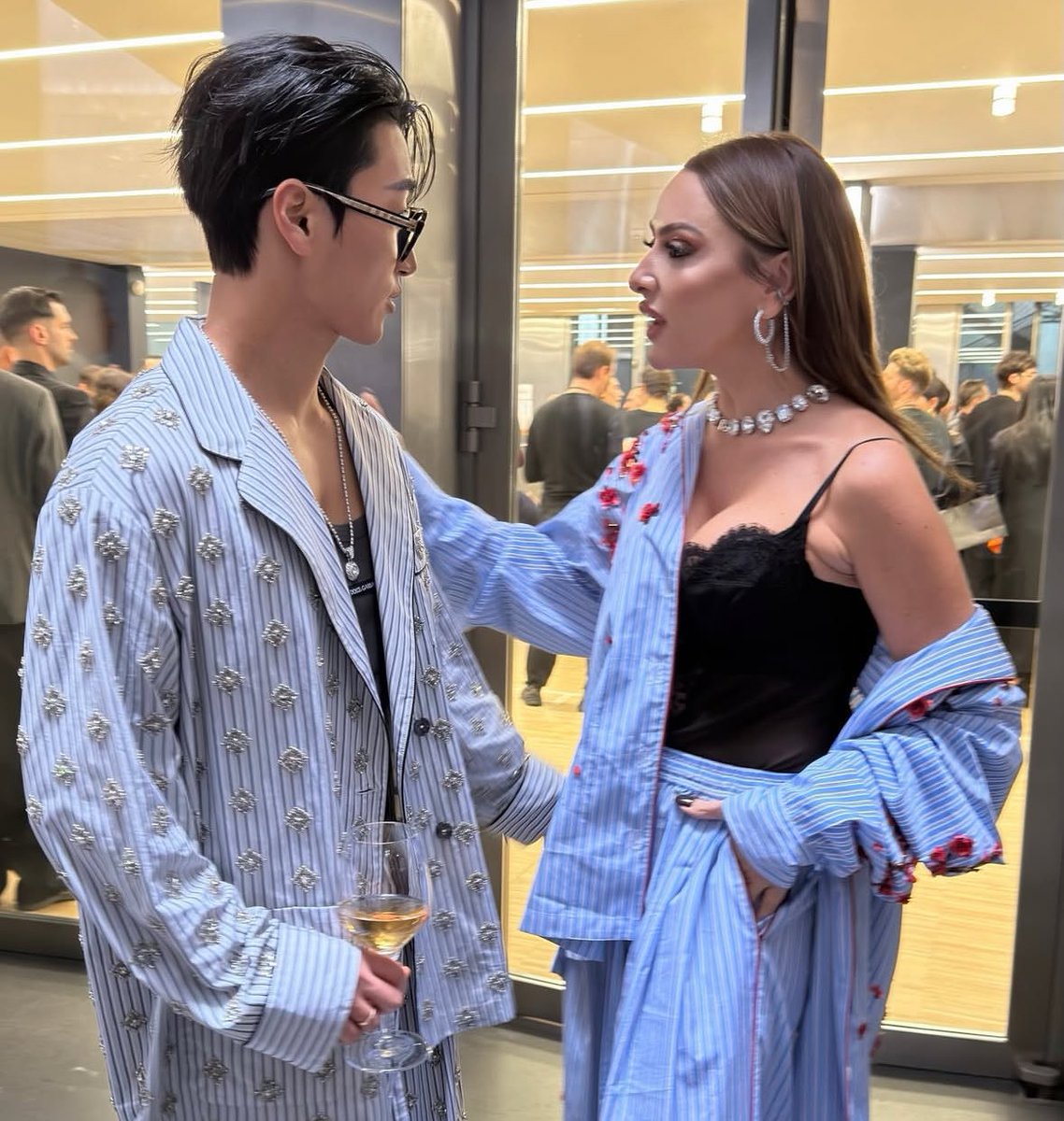 hobbsh4w's tweet photo. - wooyoung                       -aşk kaç
34 giyiyor                       beden giyer san https://t.co/7F1k7CKvwA