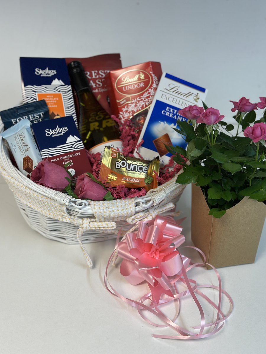 Today's Gift Basket Of The Day is "Bouquet Mania" 💐

ow.ly/uua950Yo6Ap

Follow &amp; RT to enter #prize draw to #win a Gift Basket. 

More info via our blog. 

#dailydispatch #gifts #competition #giftbasketsrule #floralgifts #newborngifts