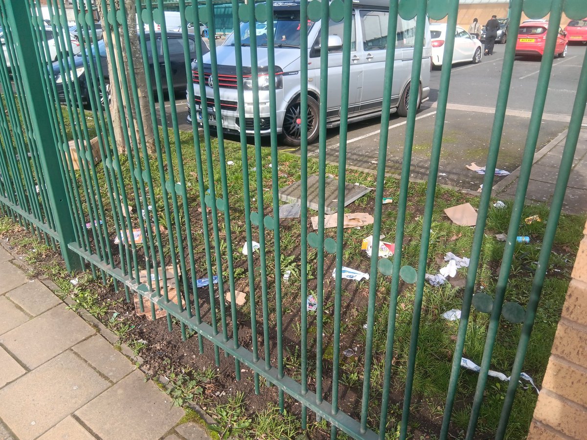x_brum's tweet photo. @ntintplc Hello, whilst out litterpicking today on Aston Lane in Perry Barr, I couldnt help but notice the front of your grounds strewn with litter. I cleared the public footpath but it would be great if you could clear all the litter on your premises. LOVE YOUR PERRY BARR ❤️ https://t.co/XtcDHPSD1x