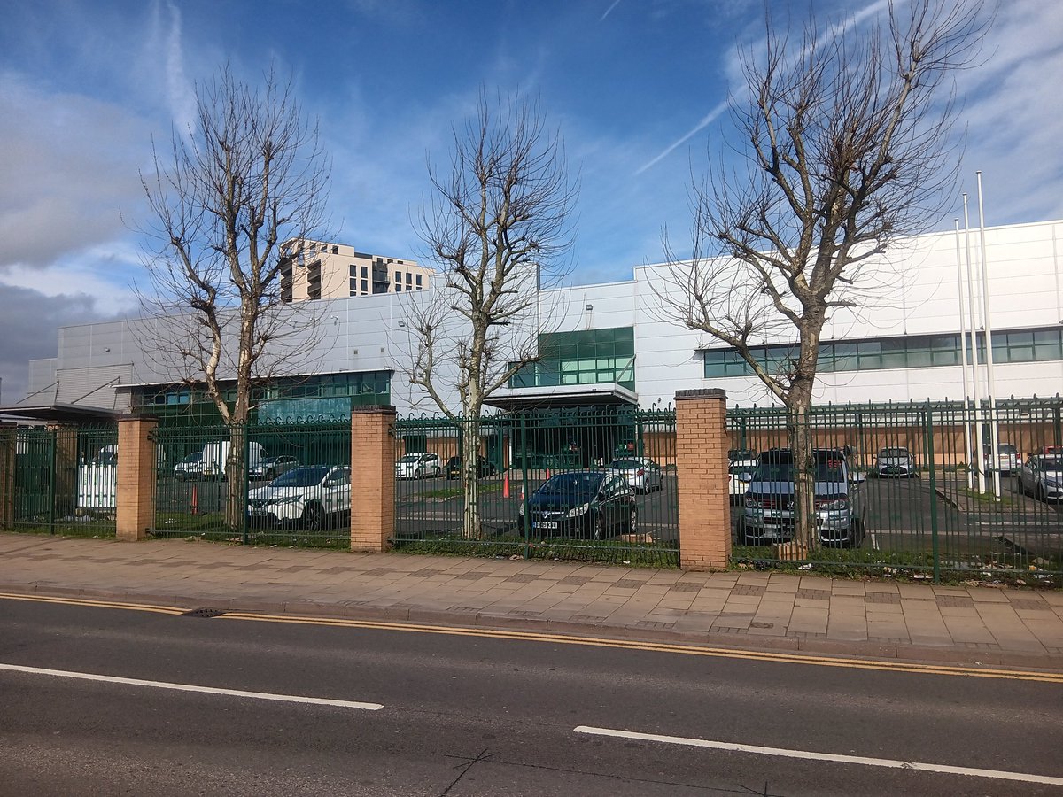 x_brum's tweet photo. @ntintplc Hello, whilst out litterpicking today on Aston Lane in Perry Barr, I couldnt help but notice the front of your grounds strewn with litter. I cleared the public footpath but it would be great if you could clear all the litter on your premises. LOVE YOUR PERRY BARR ❤️ https://t.co/XtcDHPSD1x