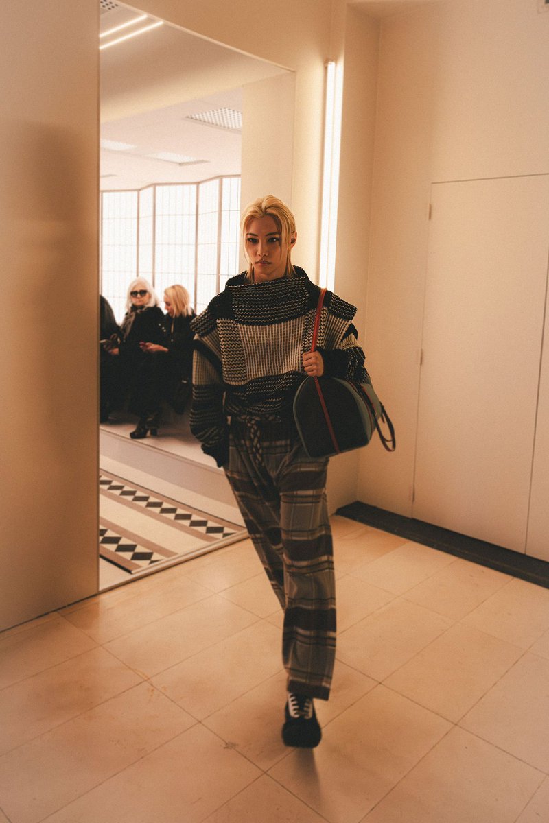 felixssource's tweet photo. TRENDING PARTY 🎉  

Keep REPOSTing  &amp; make new posts to boost Felix’s metrics for PFW

FELIX FASHION TRAILBLAZER
#FELIXxLouisVuittonPFW #FELIX https://t.co/Xne7dAI4qB