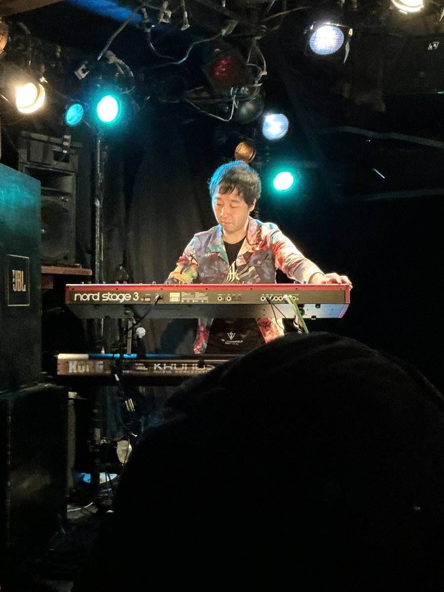 けんけん tweet media