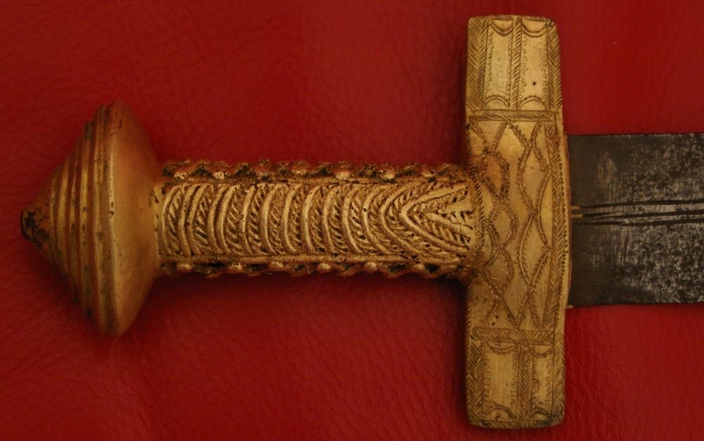 LordBalogunV3's tweet photo. Possible Yoruba Takouba swords. Based on the design on the brass hilt, this takouba is speculated to be of Yoruba manufacture. https://t.co/WN4VEXo4At