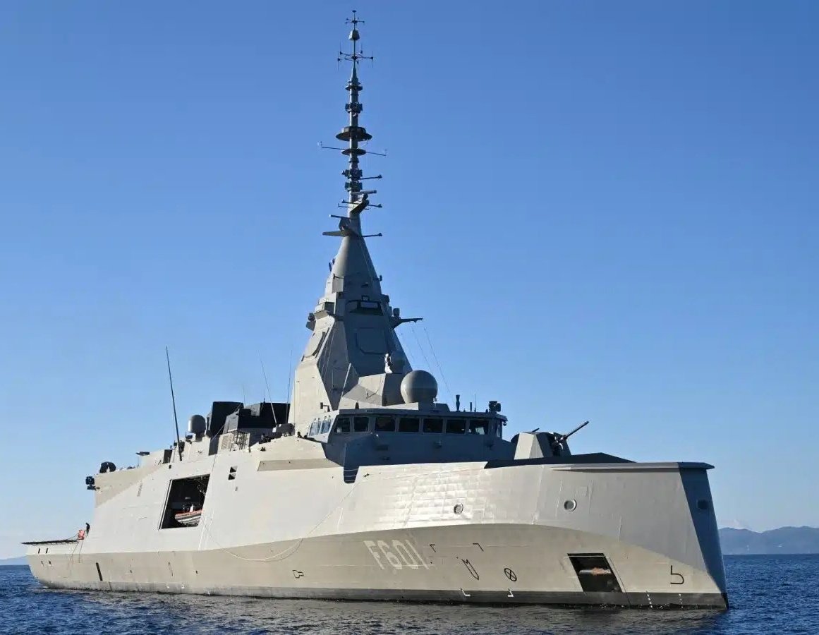 En el 450 AC el general griego kimon (cimon) de Atenas navego con 200 trirremes hasta Chipre para pelear con los persas

Hoy, grecia va a mandar la Fragata HS kimon a Chipre para pelear contra los drones de iran

Como e la vida