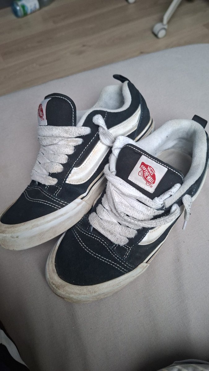 Sneaker Love tweet media