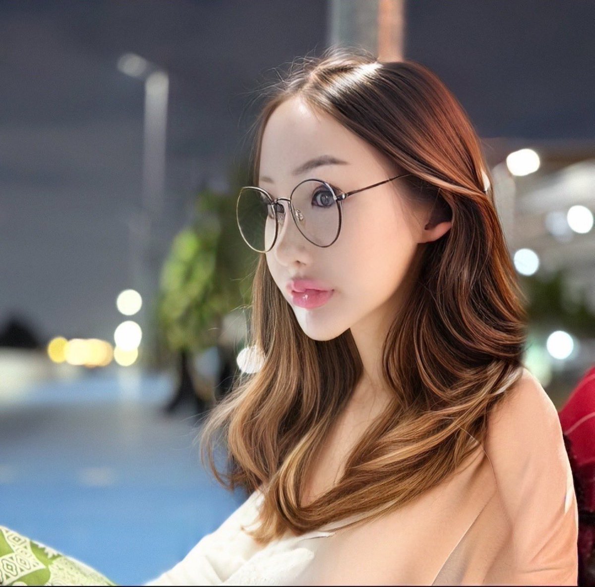 สาวสองเเปลงเพศ#เคหะบางพลี tweet media