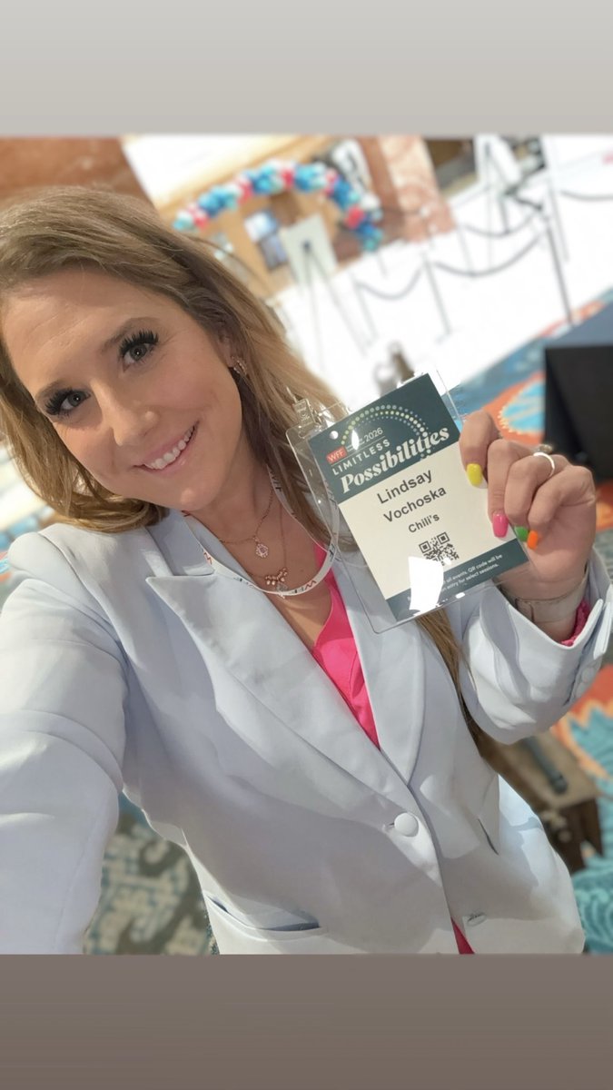 lindsayvx3's tweet photo. Super excited for the next few days at the Woman’s Foodservice Forum! What an incredible opportunity! #WFFLimitless #ChilisGrow #thefutureisfemale #chilis @Chilis @wherry_lisa @kdhochman @dougcomings 🌶️🌶️🌶️ https://t.co/nhADZm9YoN