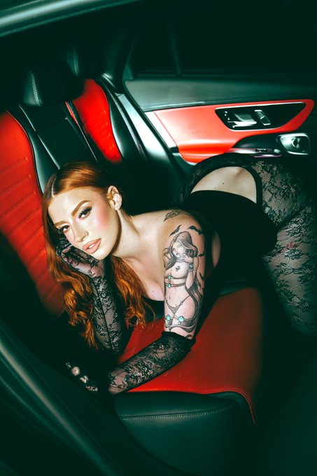 2020𝔭𝔥𝔬𝔱𝔬𝔤𝔯𝔞𝔭𝔥𝔶 - 1 pic. Backseat energy, front seat confidence. https://t.co/uk4qDnnhMn