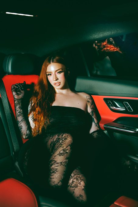 2020𝔭𝔥𝔬𝔱𝔬𝔤𝔯𝔞𝔭𝔥𝔶 - 2 pic. Backseat energy, front seat confidence. https://t.co/uk4qDnnhMn