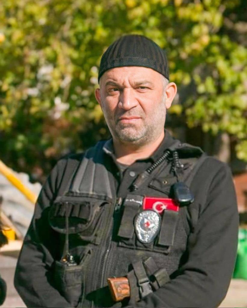 Salak salak gülerek kendini bir halt sanan Şevket Çoruh Dubai'de mahsur kaldı.