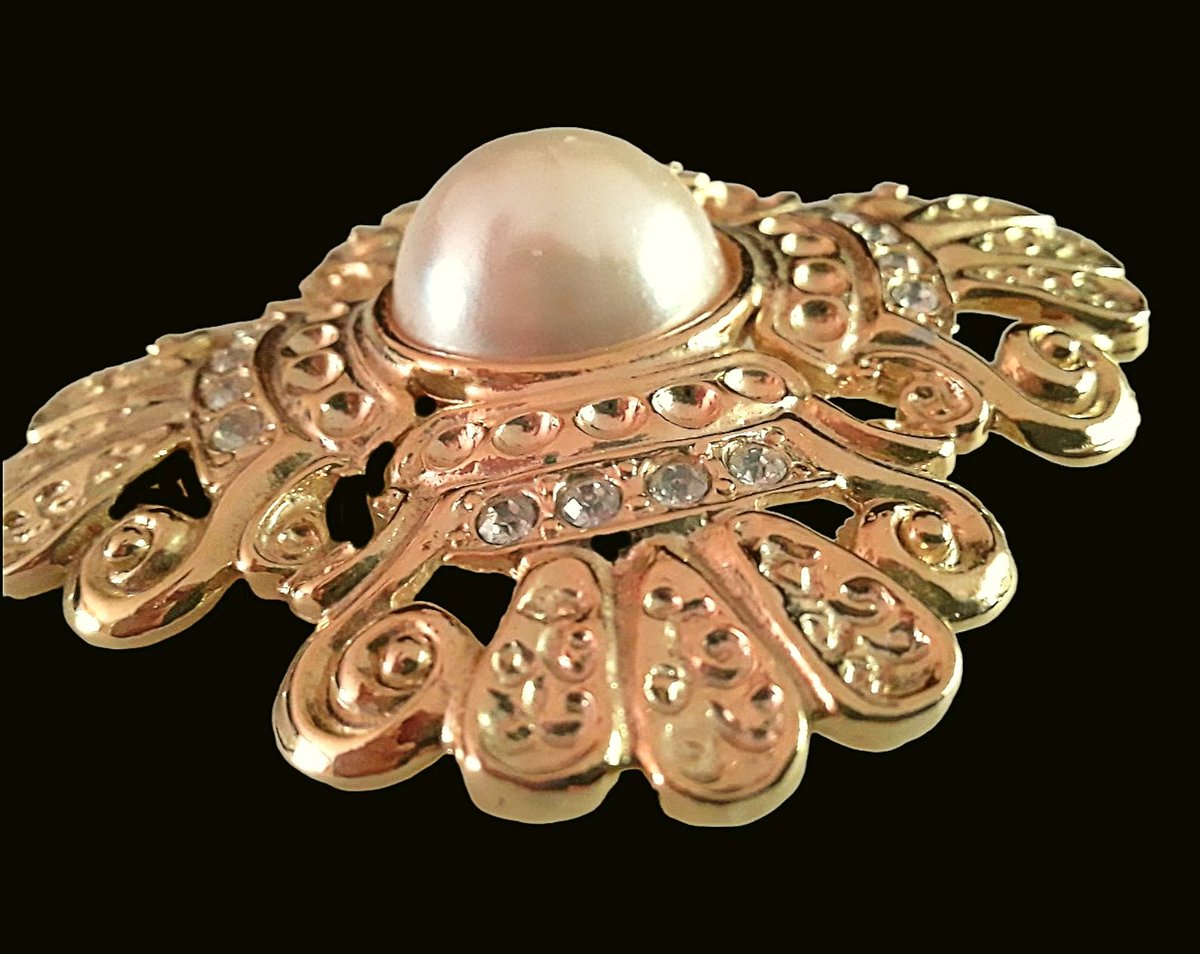 renaissancefai's tweet image. Maltese Cross Brooch-Pendant, IVANA TRUMP, Pearl Cabochon, Rhinestones, Gold Plate, Vintage
etsy.com/listing/446549…?
#brooch #pendant #vintage #designer #signed #goldtone #IvanaTrump #Ivana #MalteseCross #collectible #fauxPearl #MabePearl #rhinestones #clear #gildedAlloy