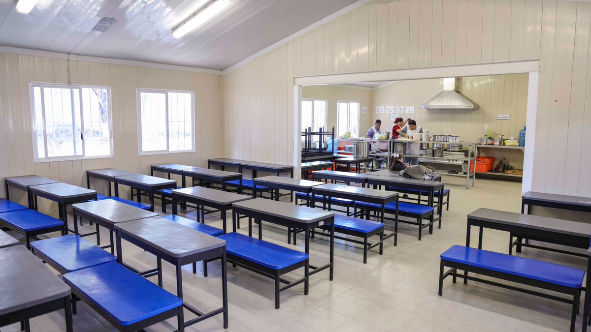 En Corregidora seguimos apostándole a lo más importante: nuestras niñas y niños.

Entregamos la rehabilitación del Aula Cocina en la primaria “Emiliano Zapata”, además de mejorar la conexión de drenaje para brindar un espacio más seguro y digno para la comunidad escolar.

Hoy