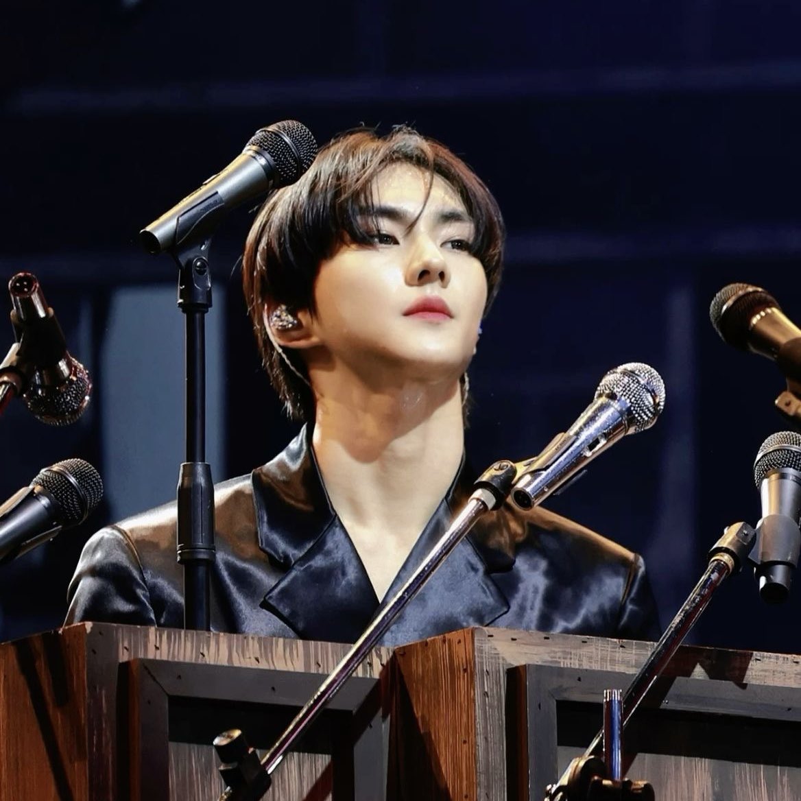 jwonmyheart_'s tweet photo. 🐆 jungwon is the leader, and even though he was young at debut, he took on a huge responsibility. i don’t think that’s something easy at all. just knowing that he has carried out his role as a leader so far makes me respect him. jungwon has a strong presence and is someone who thinks about the whole team. every time i feel jungwon’s care and dedication to the team, i feel a deep sense of respect for him

even ni-ki sees it, jungwon leads not just with presence, but with heart. that’s why we all should respect him