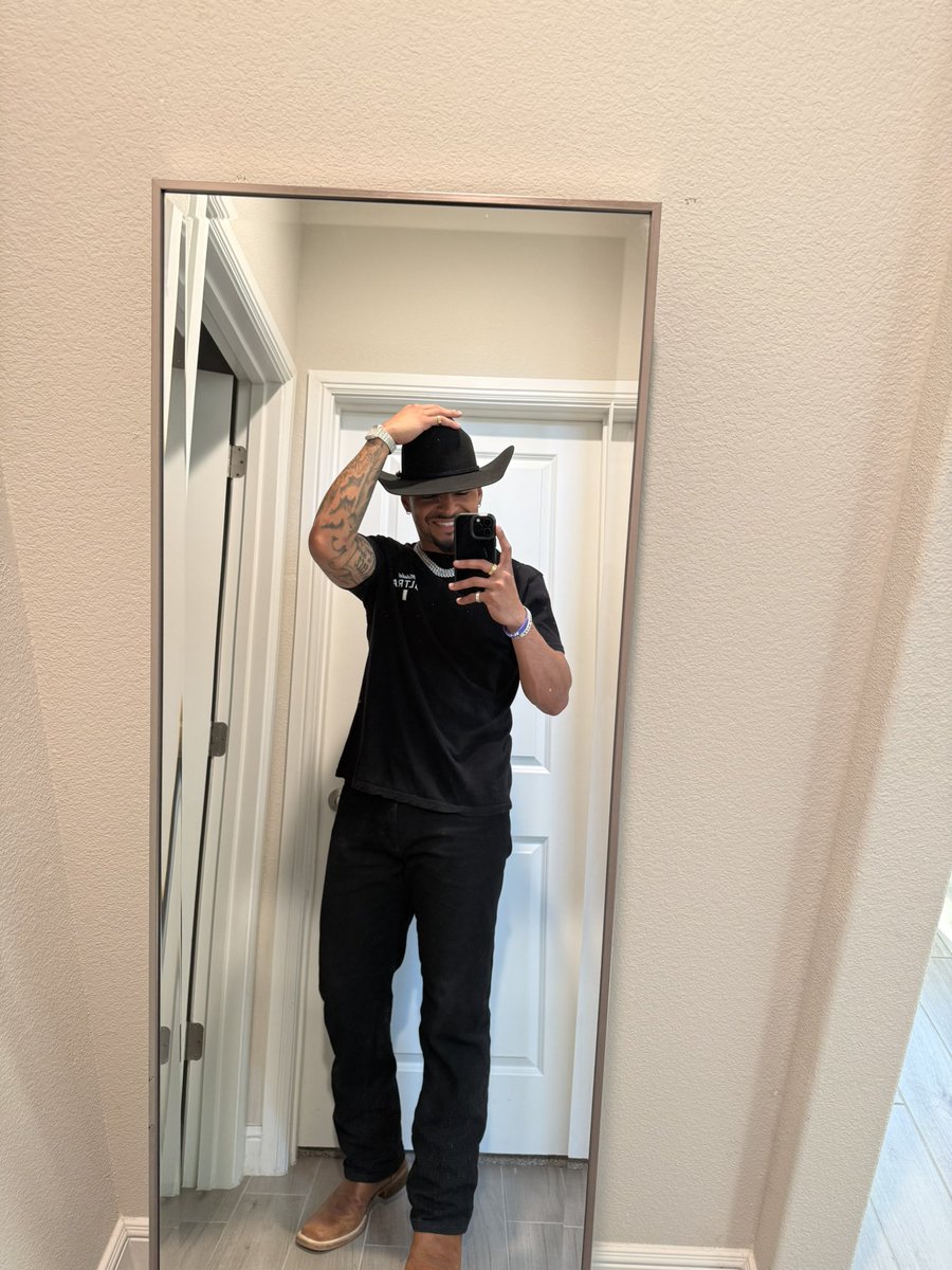 Tylan Wallace tweet media