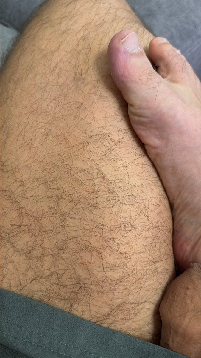 kolesio26's tweet photo. Slow, teasing steps… every curve, every detail made to be admired 👣✨ Let your imagination wander and enjoy the view.

#footfetish #feetlover #toes #soles #footobsession #fetishlife #smooth #sensual https://t.co/Hcy2scd406