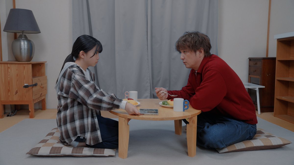 TVGweb's tweet photo. 上地雄輔主演
ドラマ「#雨上がりのスカイツリー」
4/22放送⏰

場面写真＆あらすじが到着

小学6年生の菜々実（大井怜緒）の
父（上地）はモノマネ芸人で
母（美山加恋）とは別居中…

モノマネをめぐる事件が起き
菜々実たち家族の運命が動き出す☂️

https://t.co/jaIIphUfuo

#BS11 @BS11_ameagari https://t.co/5sOzqWalqy
