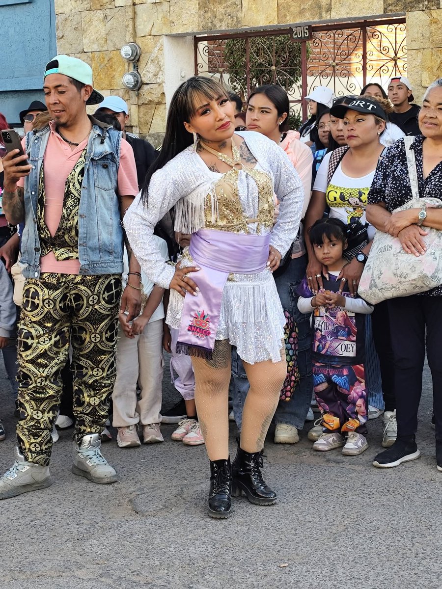 Hechizero_38's tweet photo. #LadyCarnaval Con ustedes una doña de cuidado, es reina del carnaval de Analco por las tardes y carterista por las mañanas...¡ ABUSADOS ! https://t.co/xTRBNuCOPj
