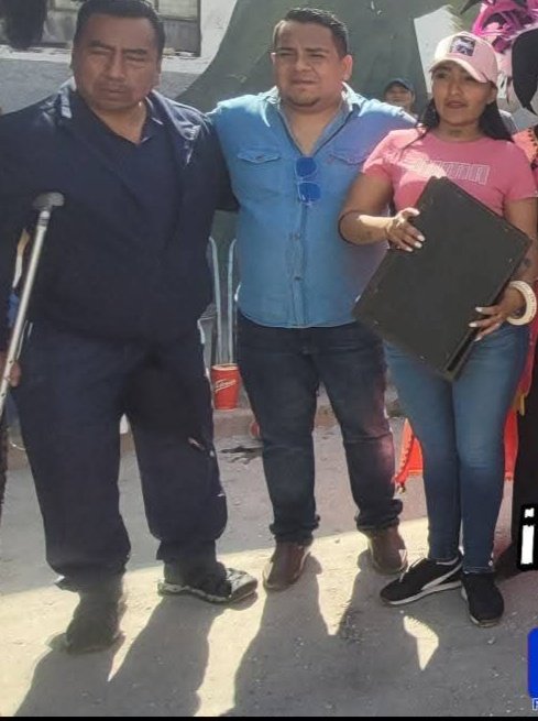 Hechizero_38's tweet photo. #LadyCarnaval Con ustedes una doña de cuidado, es reina del carnaval de Analco por las tardes y carterista por las mañanas...¡ ABUSADOS ! https://t.co/xTRBNuCOPj