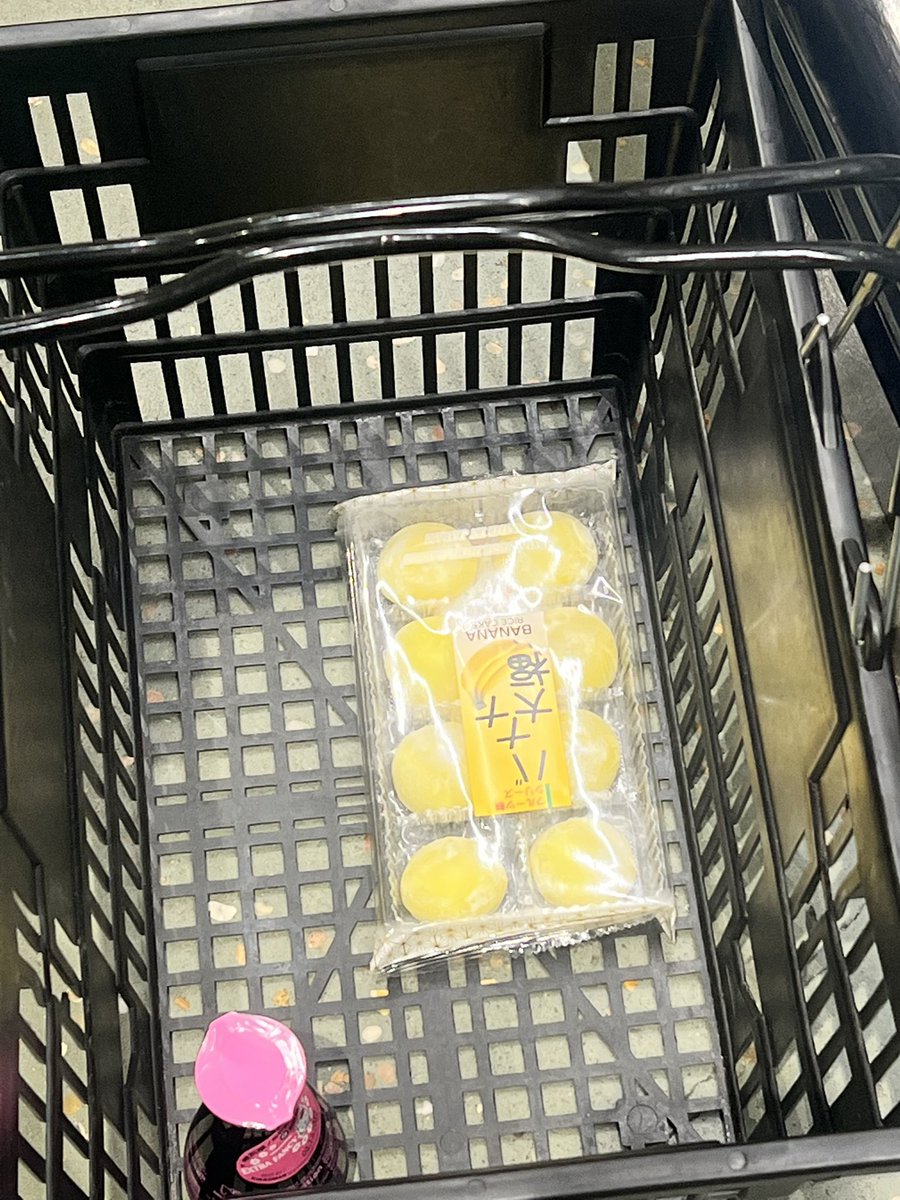teastache's tweet photo. Tried a banana after HATING them my whole life and the chokehold they have on me now… I can’t stop I’m obsessed https://t.co/Q5UJxNZ6Ix