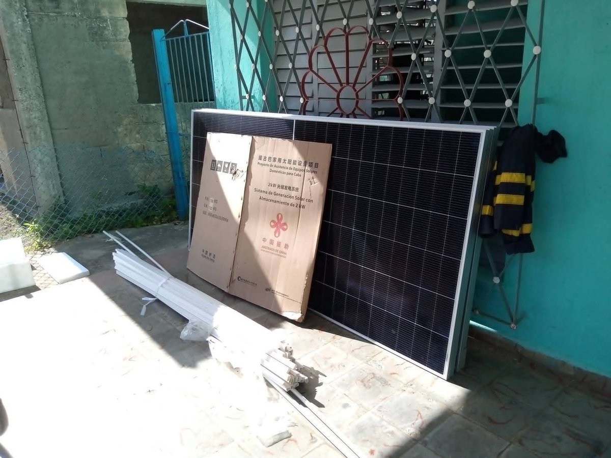 Any_9388's tweet photo. Se instalaron paneles solares en el Hogar Materno, el Policlínico Docente Noelio Capote y en la sede del Banco Popular de Ahorro de #Jaruco.
#CubaSoberana #CubaEstáFirme #JuntosPorMayabeque 
@BequeMaya @BYuniaky @lamas_aguiar @ArnerMarrero @yuliet7605 @YuniorRome81398 https://t.co/Cb2iKgGfe5
