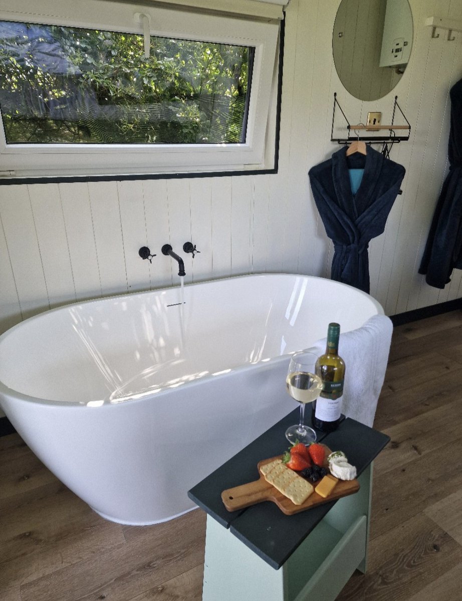 IloveDoolin's tweet image. #MemberMonday  ✨ Wild Meadow Huts 💚

Anne and Conor are the owners of Wild Meadow. With over 34 years of experience in the tourism industry in Doolin including a successful seafood restaurant and B&amp;amp;B.

We reopen on April 3rd for the 2026 season. wildmeadowhuts.ie.