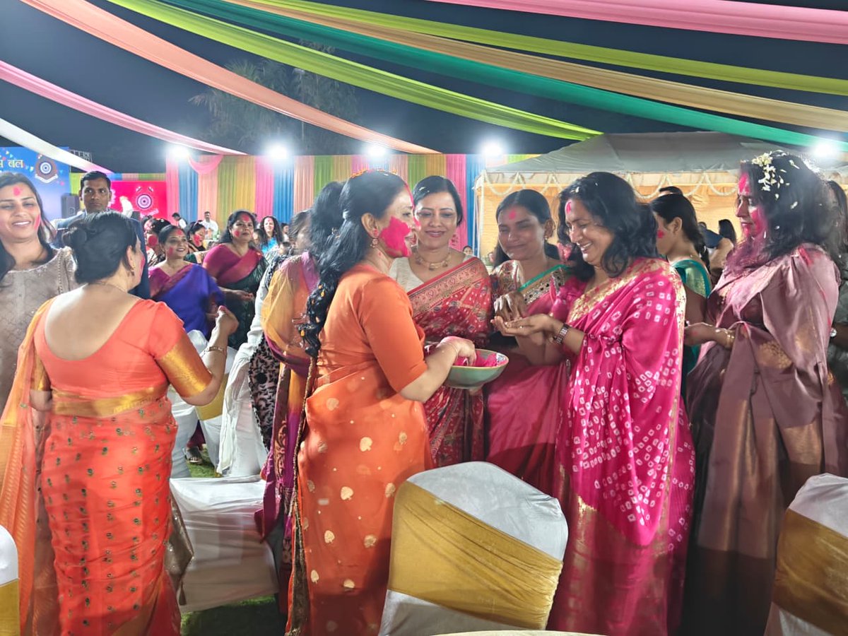 Colours, camaraderie, and a whole lot of heart.

​Shri G. P. Singh, IPS, DG <a href="/crpfindia/">🇮🇳CRPF🇮🇳</a>, joined officers and their families for a vibrant #Holi celebration. Seeing the Force come together to celebrate with such fervour creates memories that will be cherished for years to come.

​A