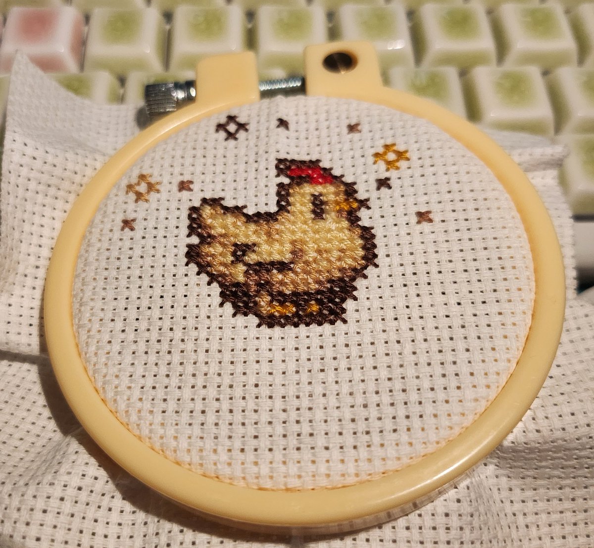 stardew chicken progress ❤️
(both chicken and cow patterns are by <a href="/SugarBplays/">Sugar B Crafting</a>)