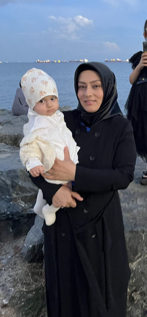 TUTUKLU EV HANIMI DENİZ GÜNDOĞDU 'NUN EŞİ; 

“Önce beni tutukladılar. Büyük kızım bensiz büyüdü. Eşime 6 yıl 3 ay ceza verdiler. Şimdi eşim ve küçük kızım hapiste. Bu adaletsizliğin bir son bulmasını, eşimin tutuksuz yargılanmasını istiyorum."

#KHKlınınSesiniDuyanVarMı