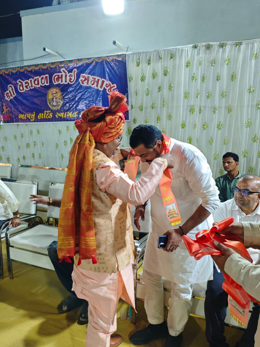 rajeshchudasma's tweet photo. આજરોજ ગીરસોમનાથ જિલ્લાના વેરાવળ ખાતે અધર્મ પર ધર્મની જીતના પ્રતીક હોળી પર્વ નિમિત્તે શ્રી વેરાવળ ભોઈ સમાજ દ્વારા આયોજિત પરંપરાગત હોળી ઉત્સવમાં હાજરી આપીને સૌની સુખાકારી માટે પ્રાર્થના કરી. https://t.co/pWcajxEIoL