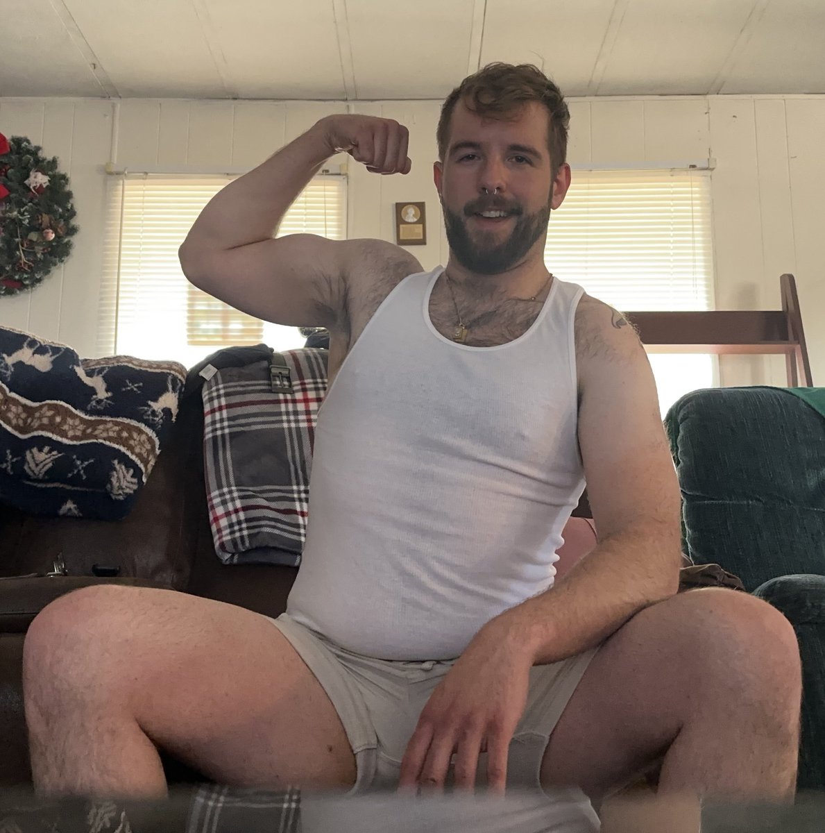 thankschaser's tweet photo. Gotta get them gains before work today 😜 https://t.co/Crcglp1hXD