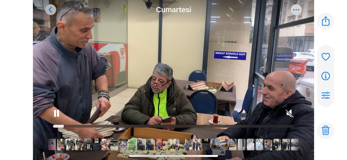 yenisayfa.com.tr/haber/kartalin… İstanbul’un Anadolu Yakası’nda, Kartal’ın Esentepe Mahallesi’nde yaşayan 5 çocuk babası Mustafa Erdem, tam 30 yıldır unutulmaya yüz tutmuş çerçilik mesleğini yaşatıyor.