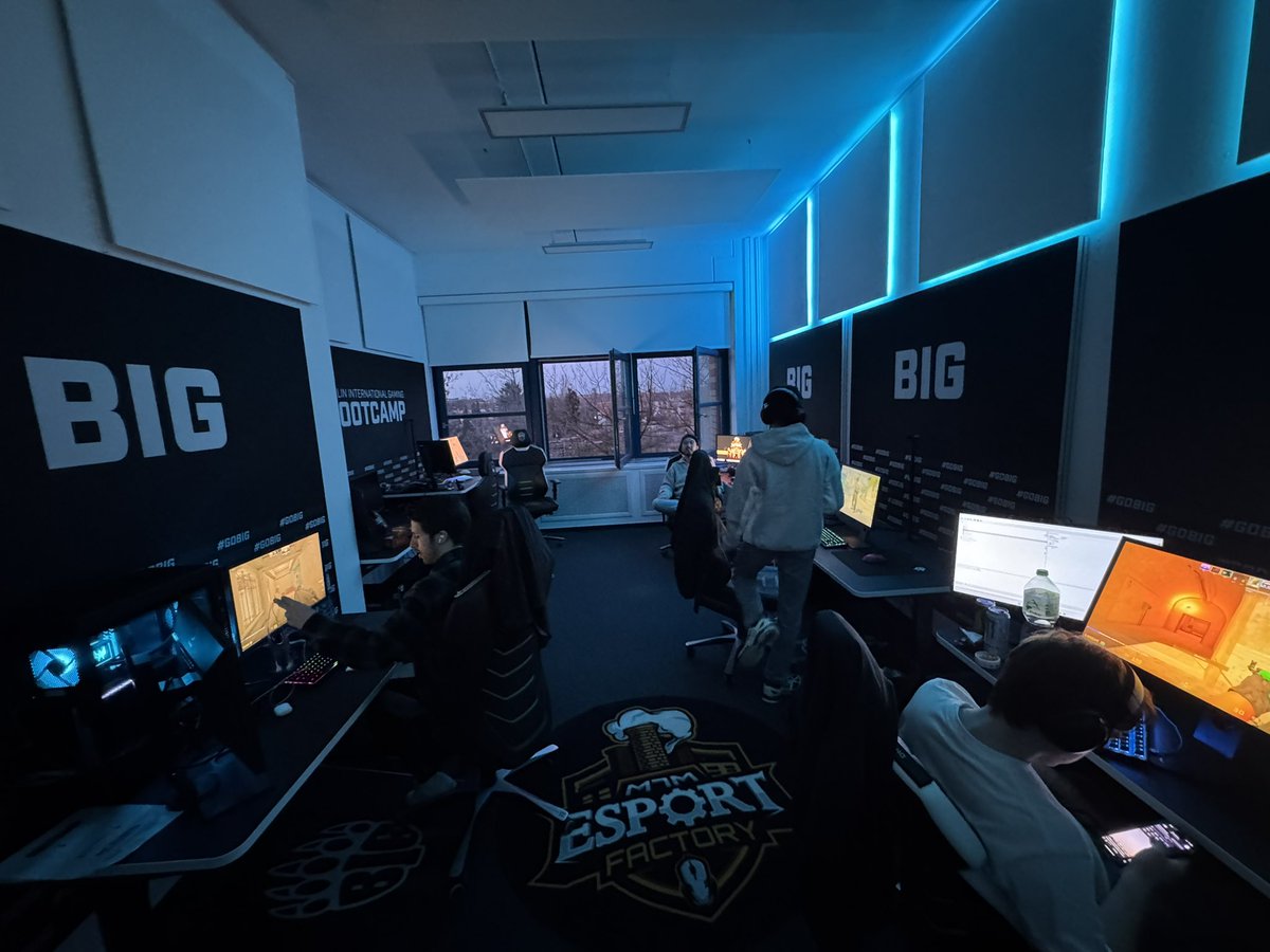 miksozzz tweet media