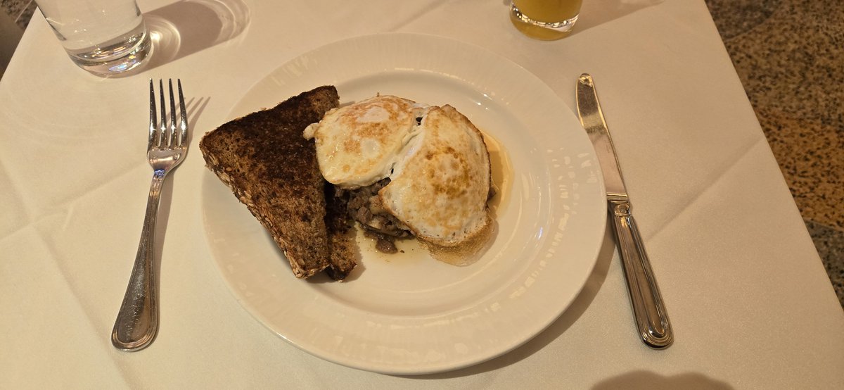 Justin? more like 🚍tin tweet media